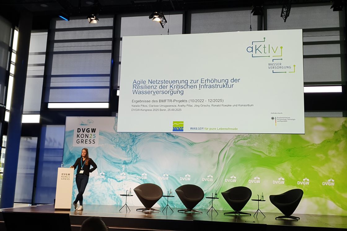 Jung Frau auf dem Vortragspodium beim DVGW Kongress 2025